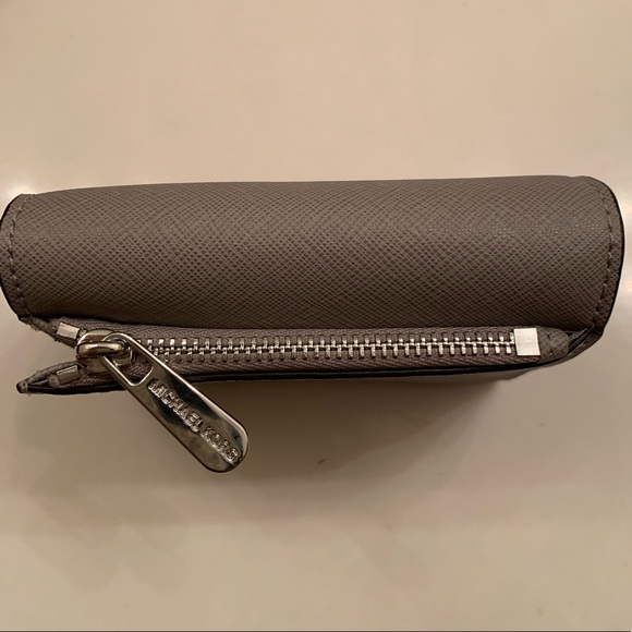 Michael Kors Wallet - Picture 4 of 5